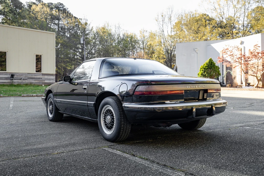 1989 Buick Reatta - Image 13 of 31