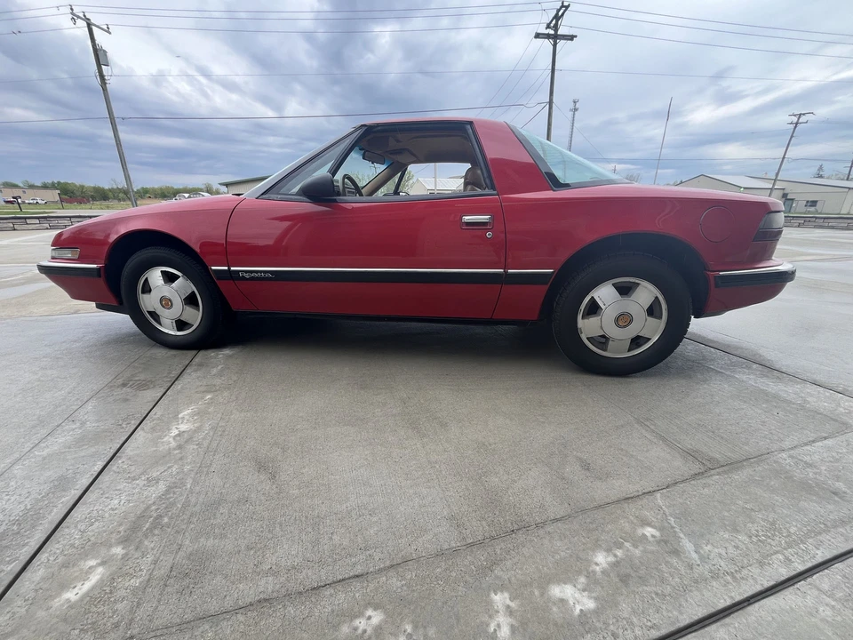 1989 Buick Reatta - Image 11 of 31