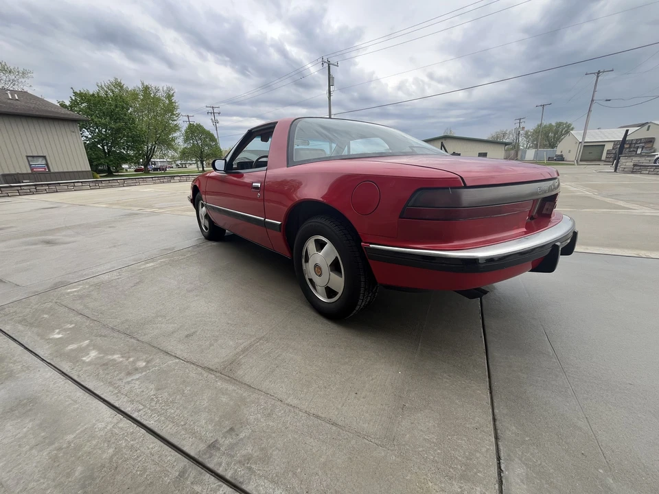 1989 Buick Reatta - Image 12 of 31