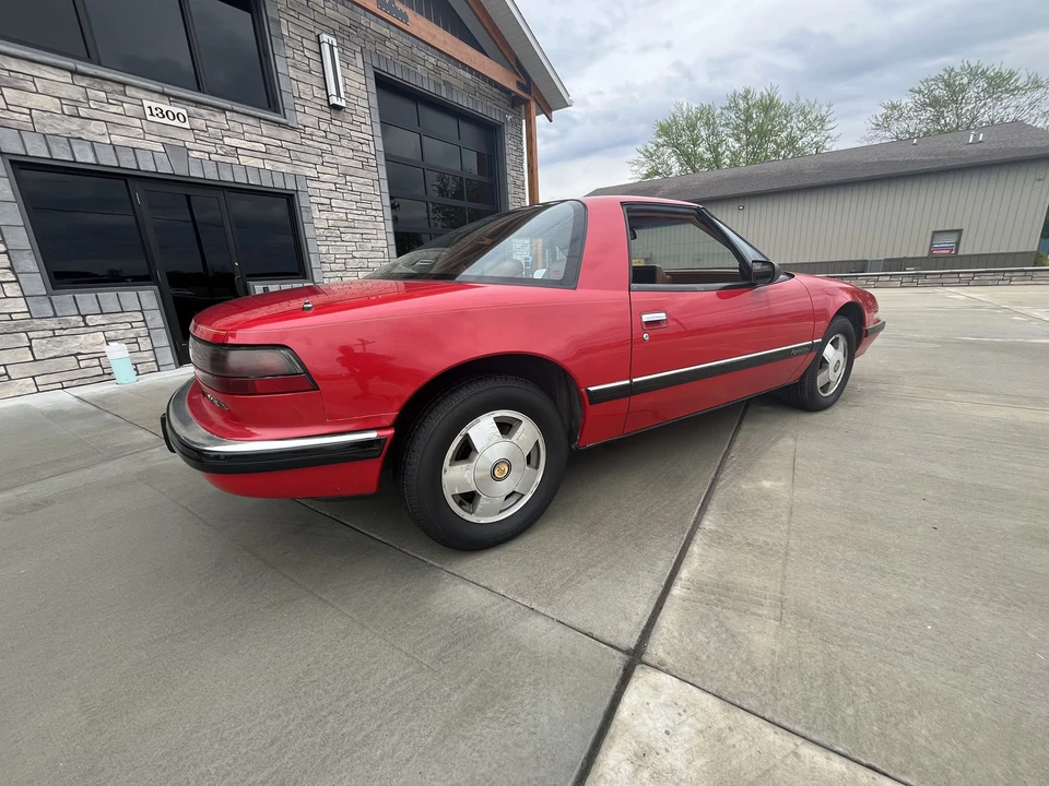 1989 Buick Reatta - Image 15 of 31