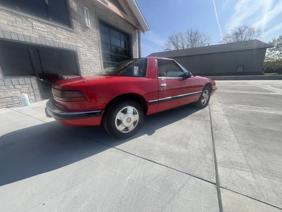 1989 Buick Reatta - Image 17 of 31
