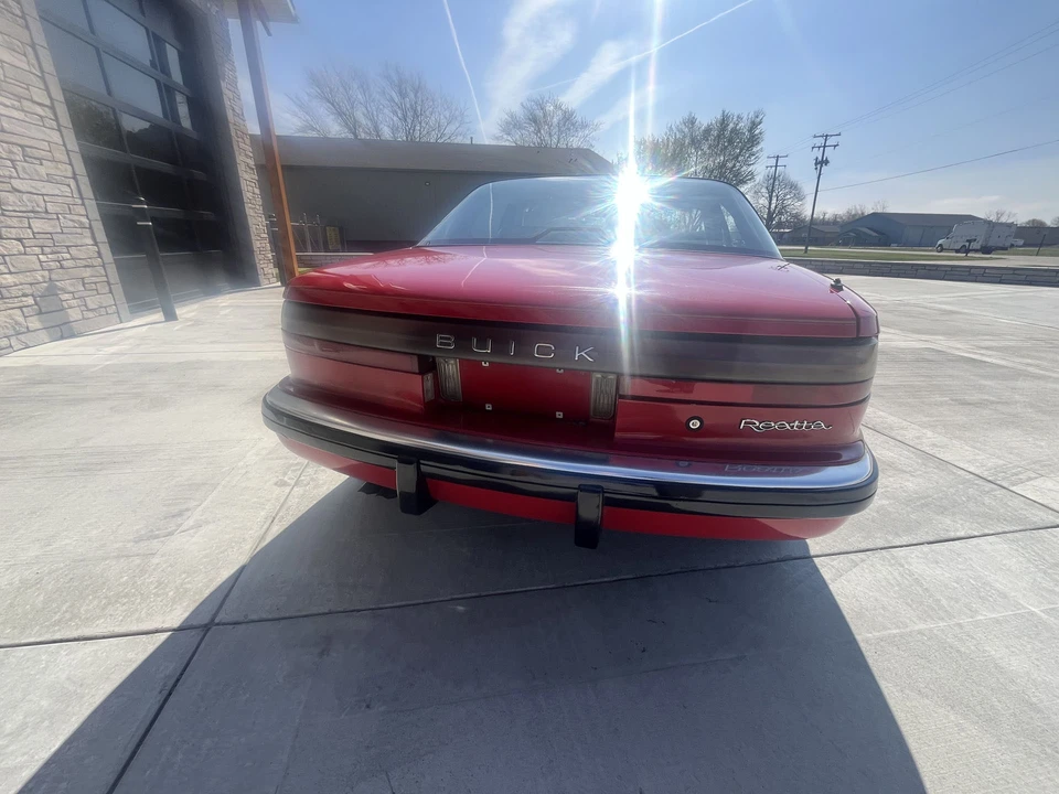 1989 Buick Reatta - Image 18 of 31