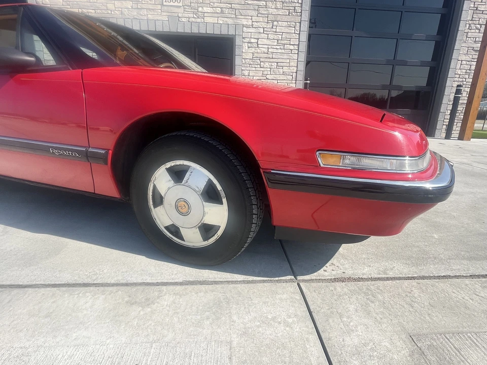 1989 Buick Reatta - Image 23 of 31