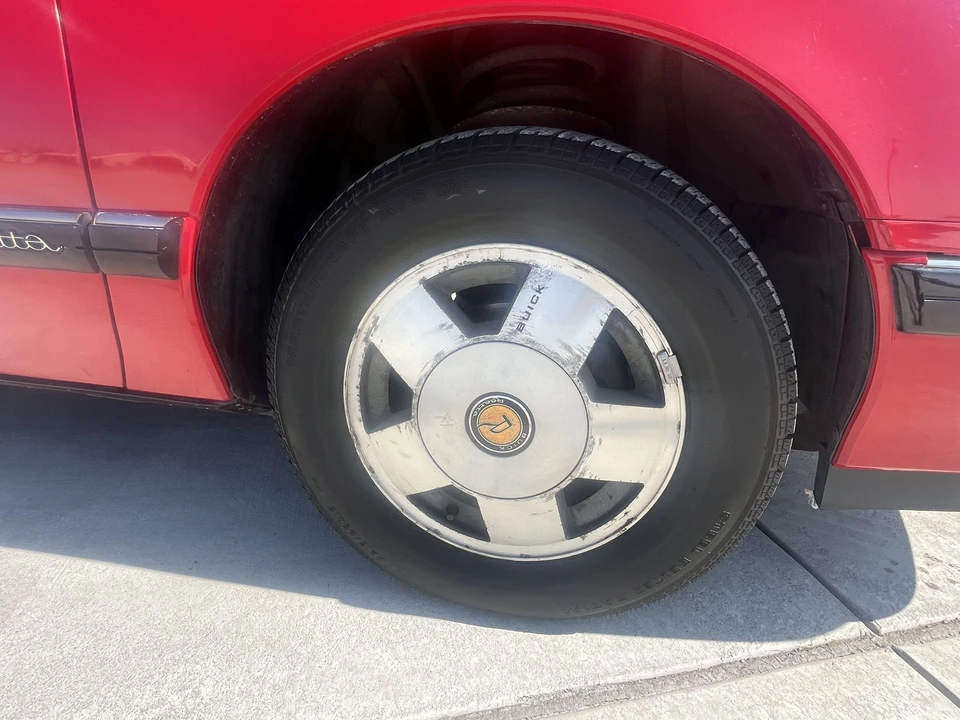 1989 Buick Reatta - Image 24 of 31