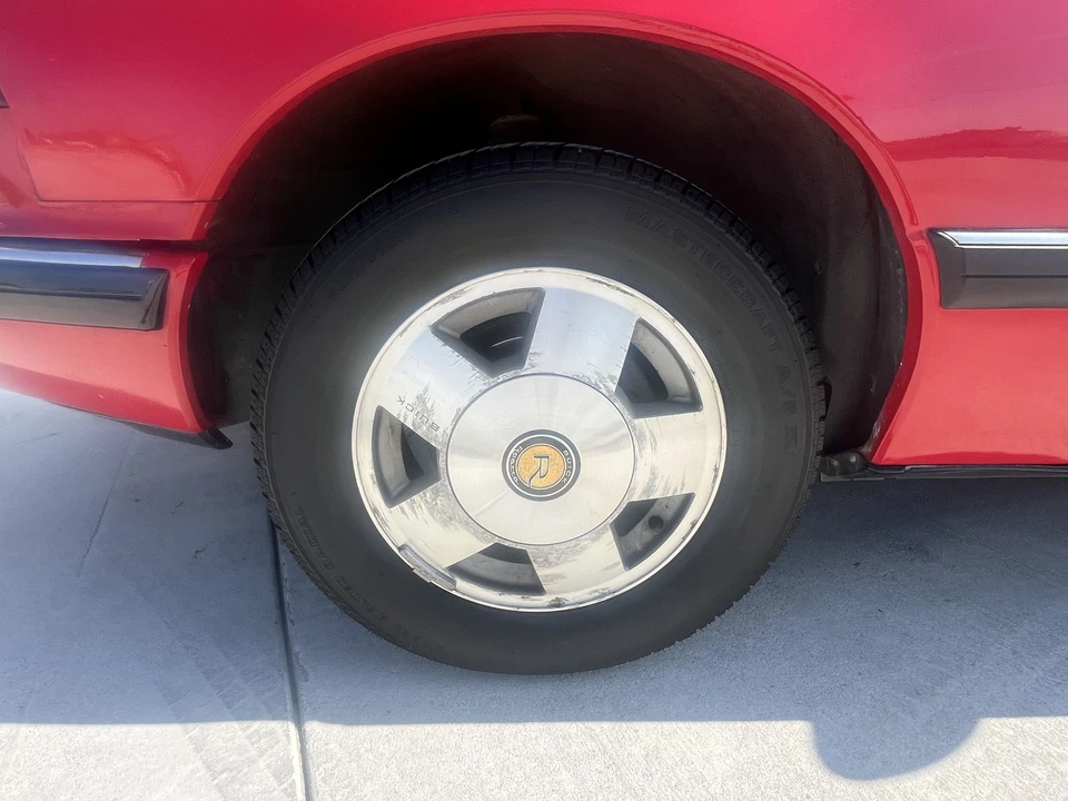 1989 Buick Reatta - Image 26 of 31