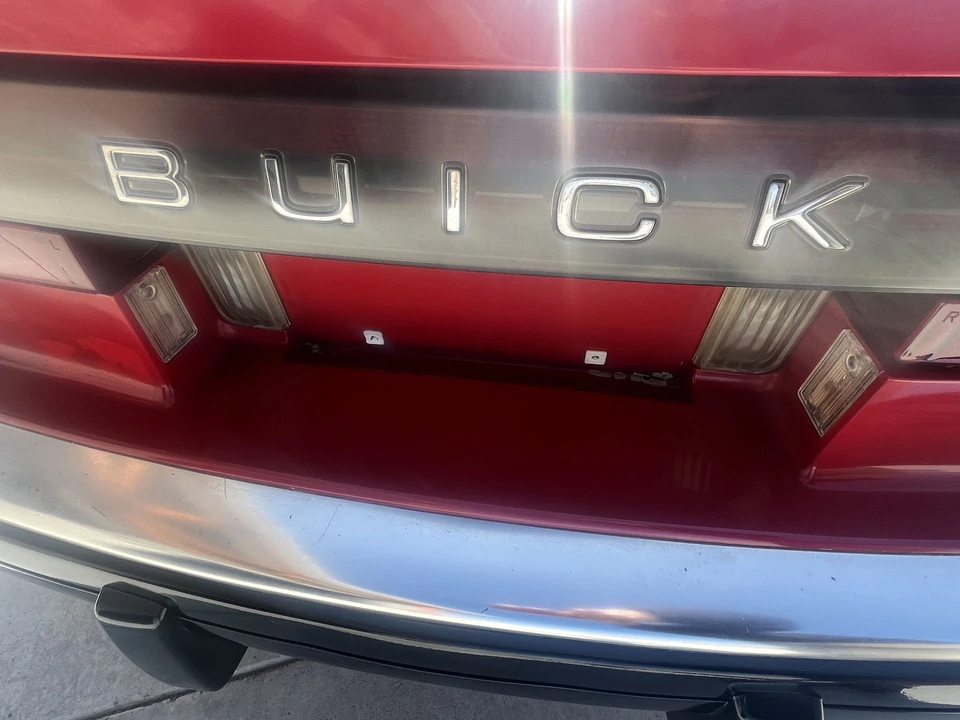 1989 Buick Reatta - Image 28 of 31