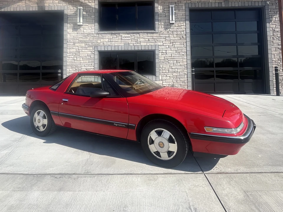 1989 Buick Reatta - Image 4 of 31