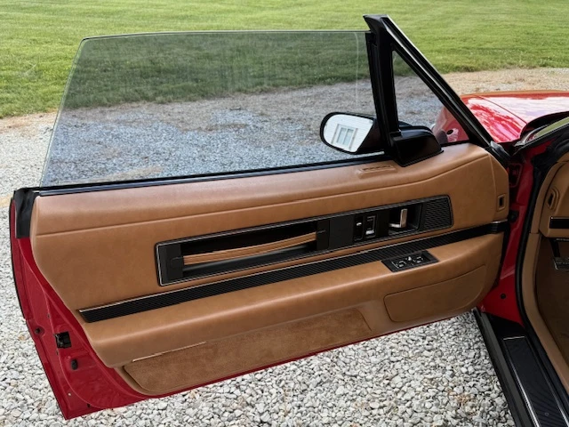 1989 Buick Reatta - Image 6 of 16