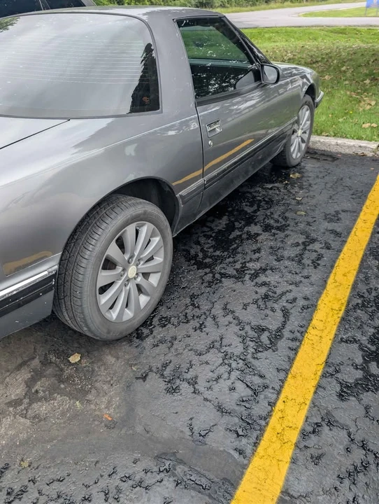 1989 Buick Riviera 4th-7th Gen - Image 2 of 18