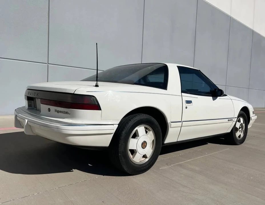 1989 Buick Reatta - Image 7 of 16