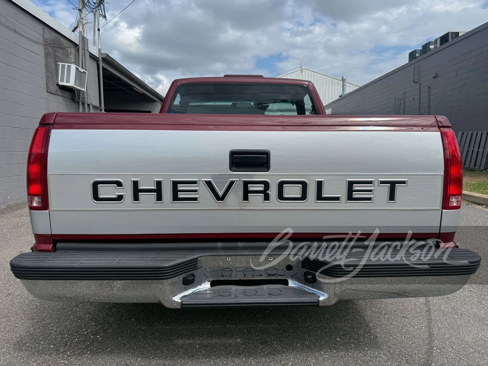 1989 Chevrolet Silverado - Image 13 of 31