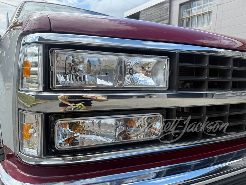 1989 Chevrolet Silverado - Image 14 of 31