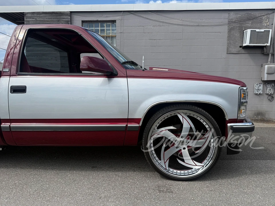 1989 Chevrolet Silverado - Image 16 of 31