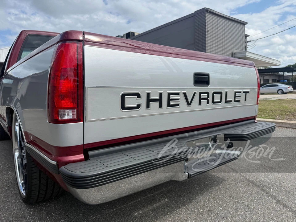 1989 Chevrolet Silverado - Image 24 of 31