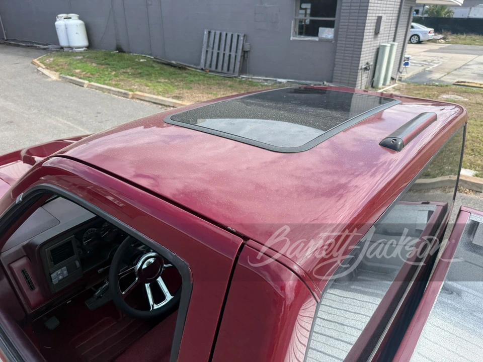 1989 Chevrolet Silverado - Image 25 of 31