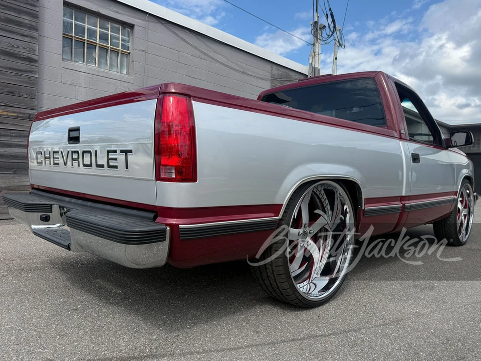1989 Chevrolet Silverado - Image 2 of 31