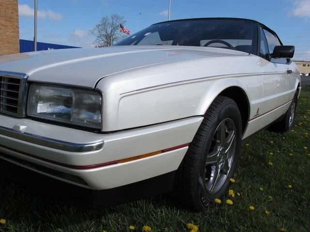1989 Cadillac Allante - Image 2 of 15