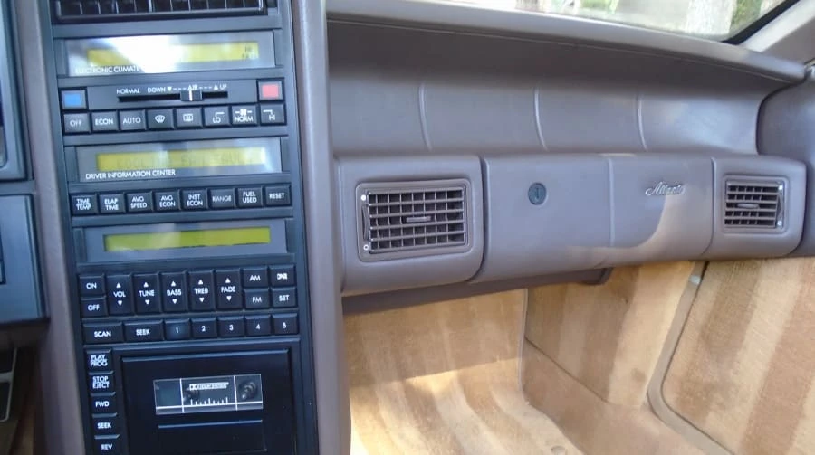 1989 Cadillac Allante - Image 11 of 12