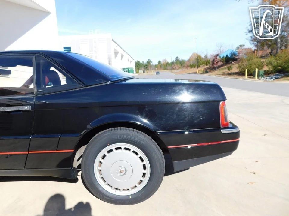 1989 Cadillac Allante - Image 18 of 21