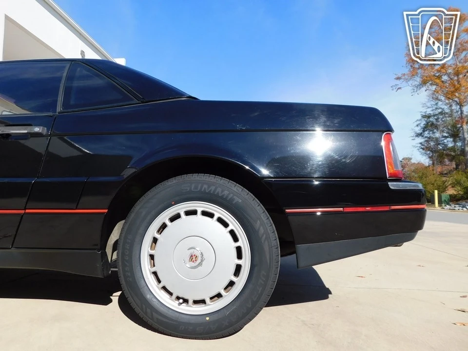 1989 Cadillac Allante - Image 17 of 21