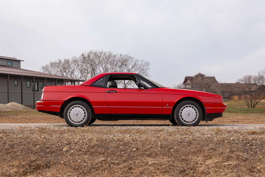 1989 Cadillac Allante - Image 2 of 15