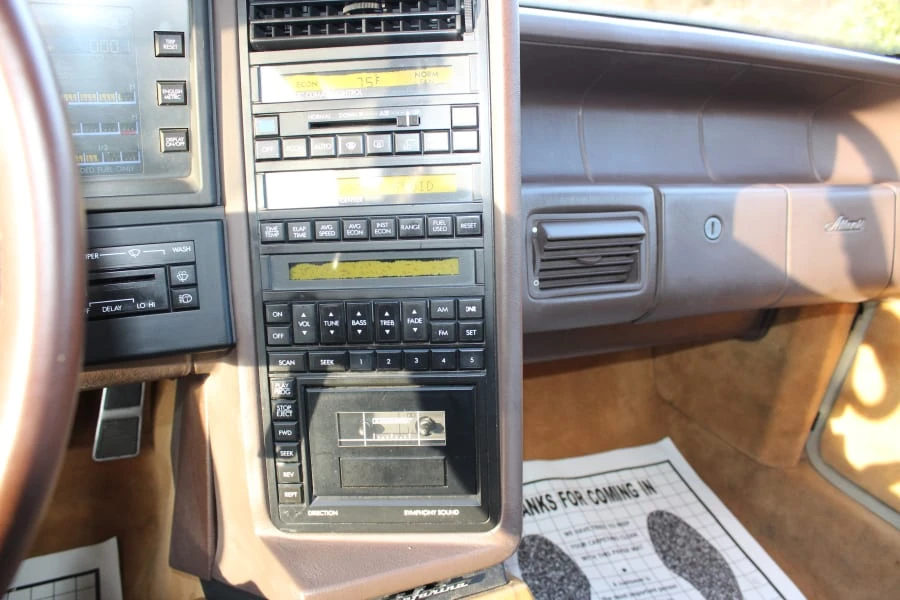 1989 Cadillac Allante - Image 18 of 24