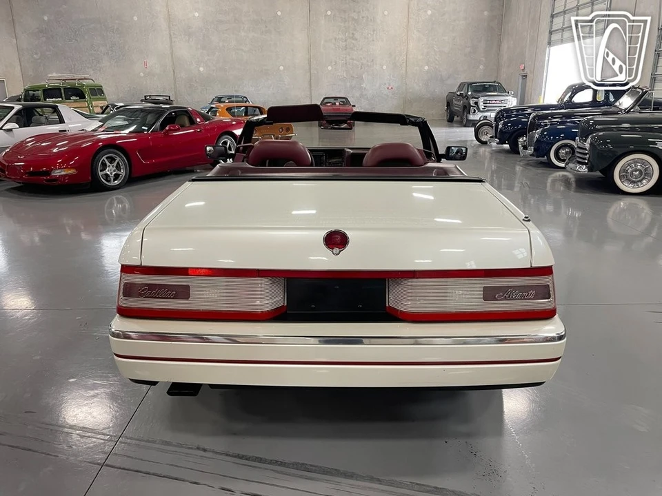 1989 Cadillac Allante - Image 11 of 12