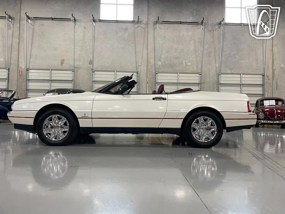 1989 Cadillac Allante - Image 9 of 12