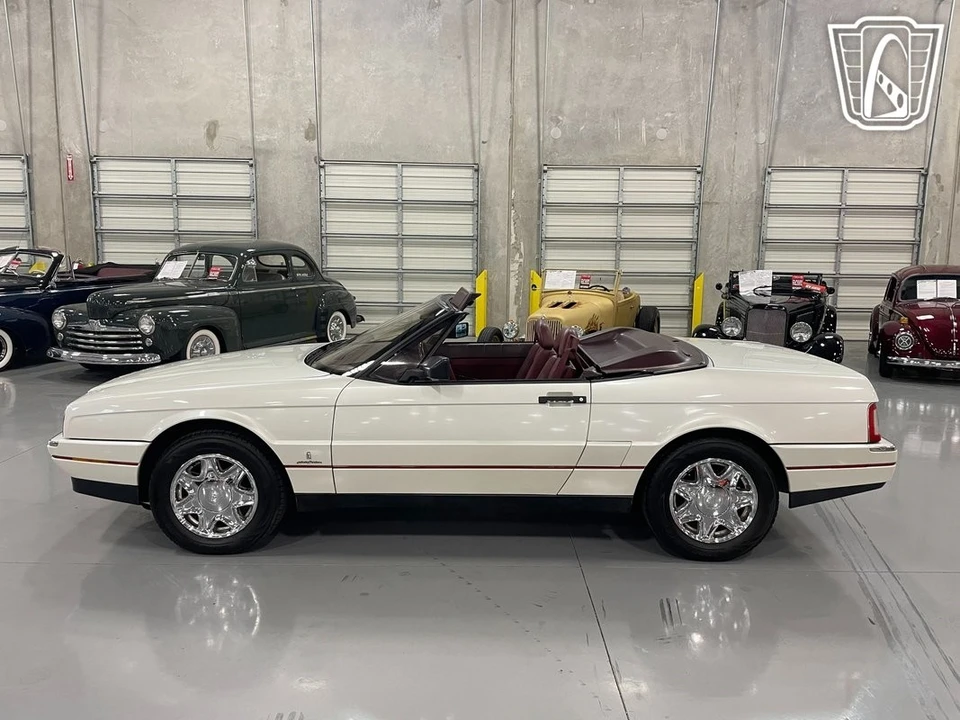 1989 Cadillac Allante - Image 8 of 12