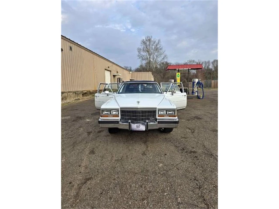 1989 Cadillac Brougham - Image 9 of 9