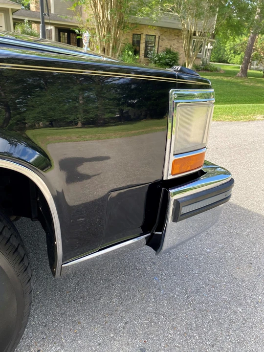 1989 Cadillac Brougham - Image 17 of 31