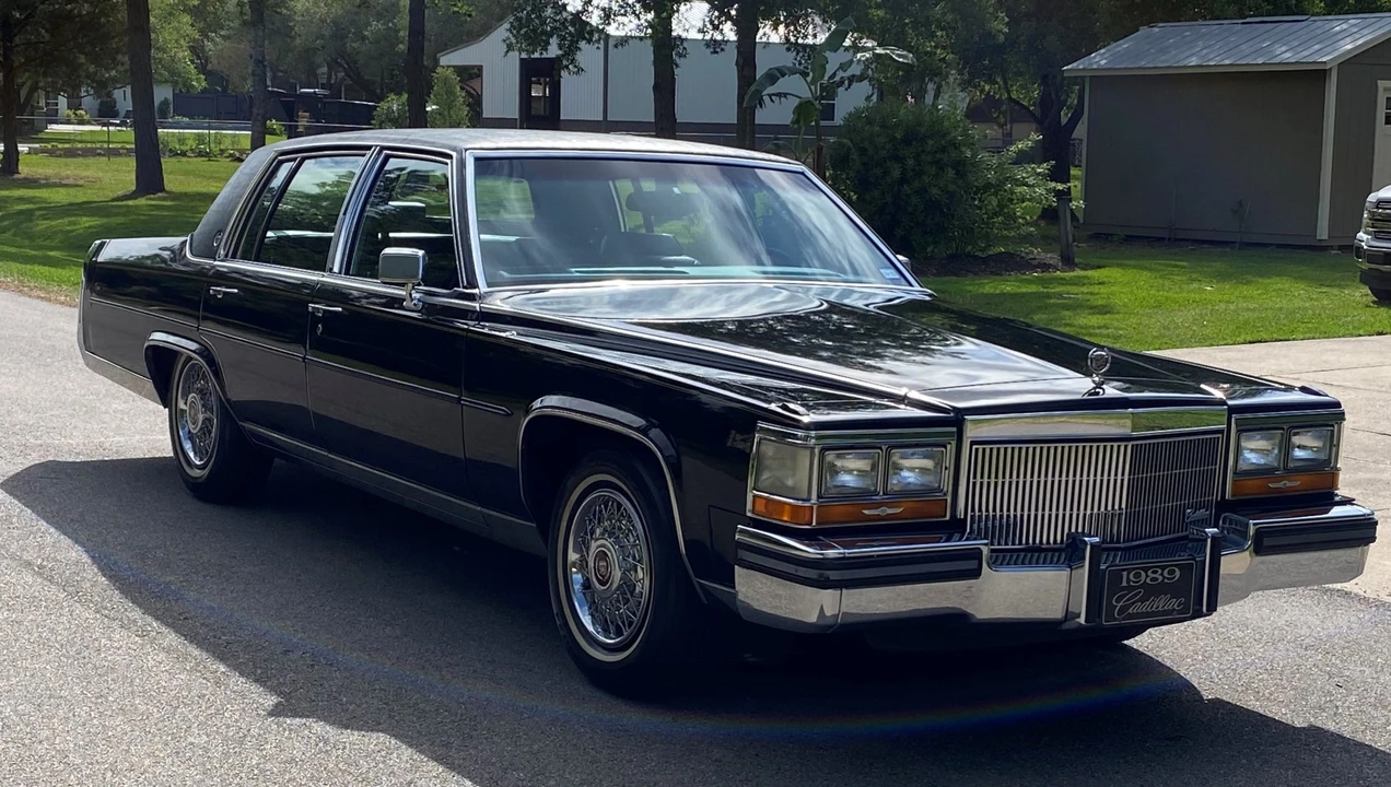 1989 Cadillac Brougham - Image 2 of 31