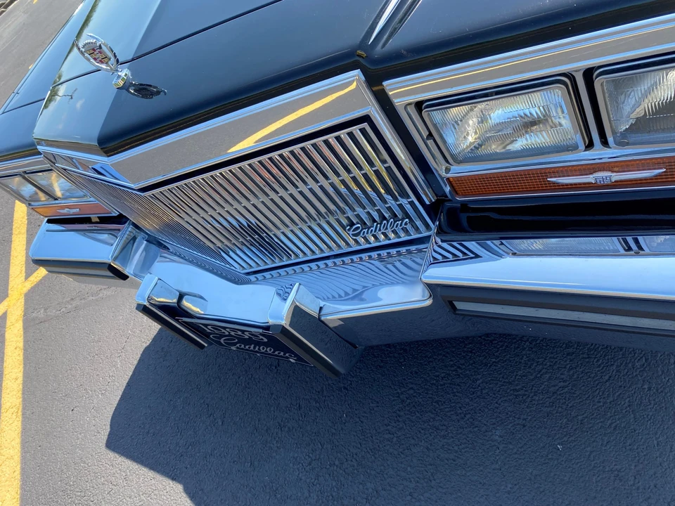 1989 Cadillac Brougham - Image 23 of 31