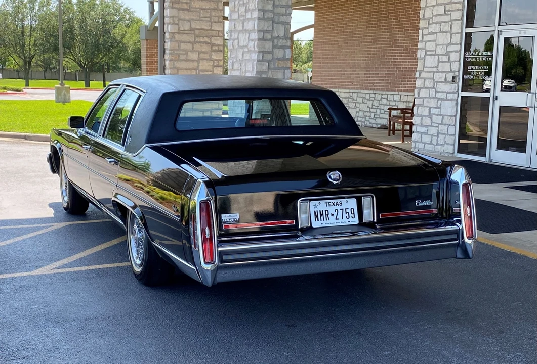 1989 Cadillac Brougham - Image 13 of 31
