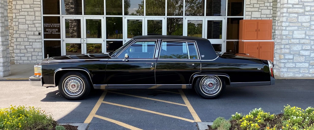1989 Cadillac Brougham - Image 11 of 31