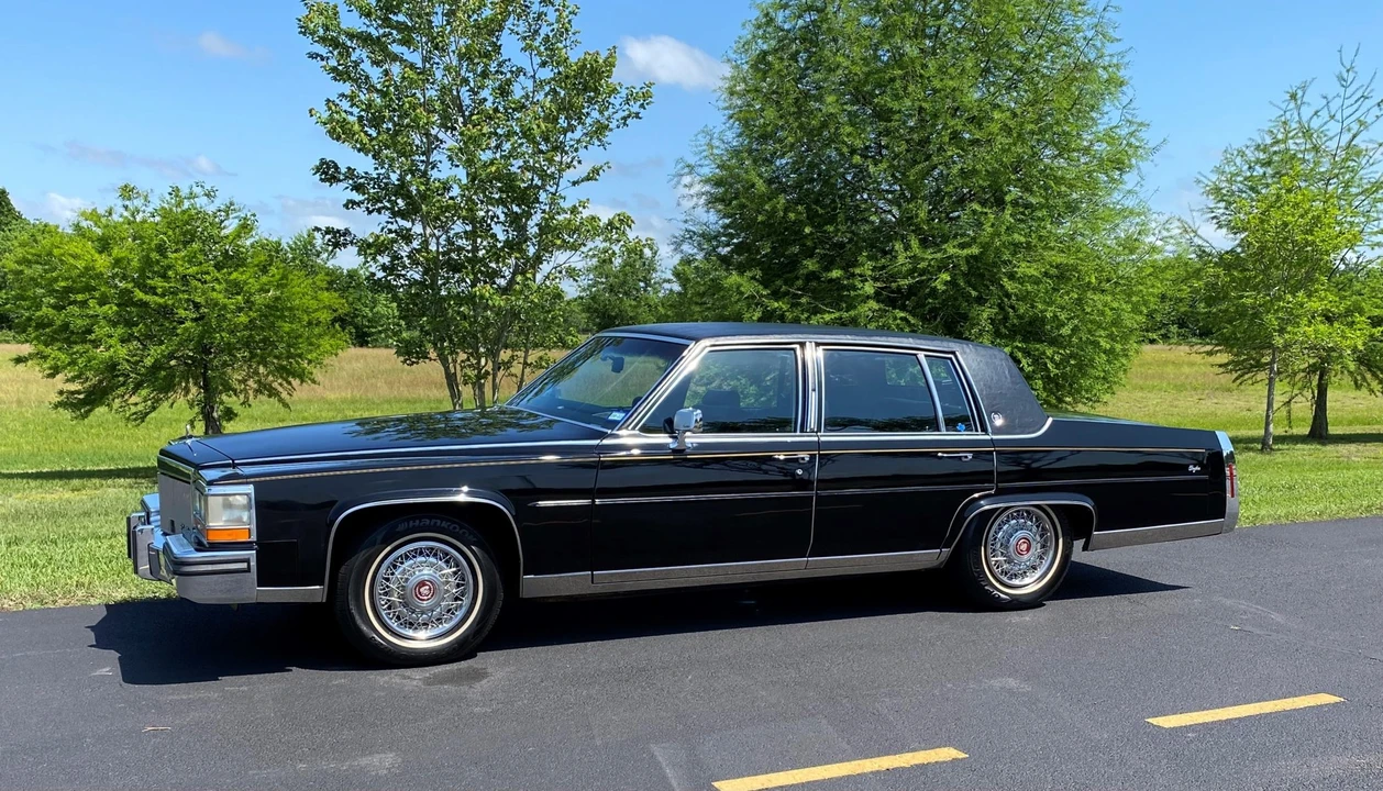 1989 Cadillac Brougham - Image 10 of 31