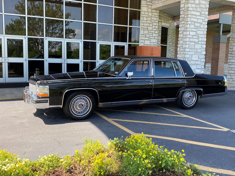 1989 Cadillac Brougham - Image 9 of 31
