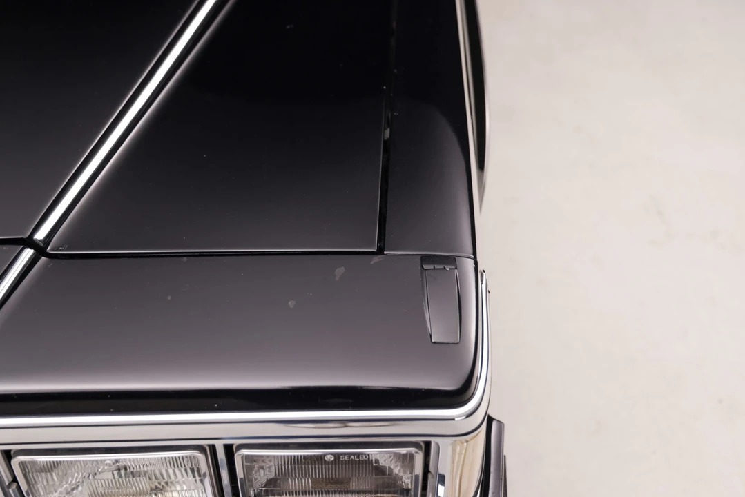 1989 Cadillac Brougham - Image 23 of 31