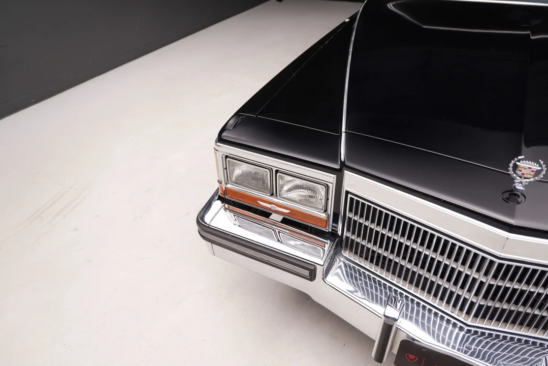 1989 Cadillac Brougham - Image 28 of 31