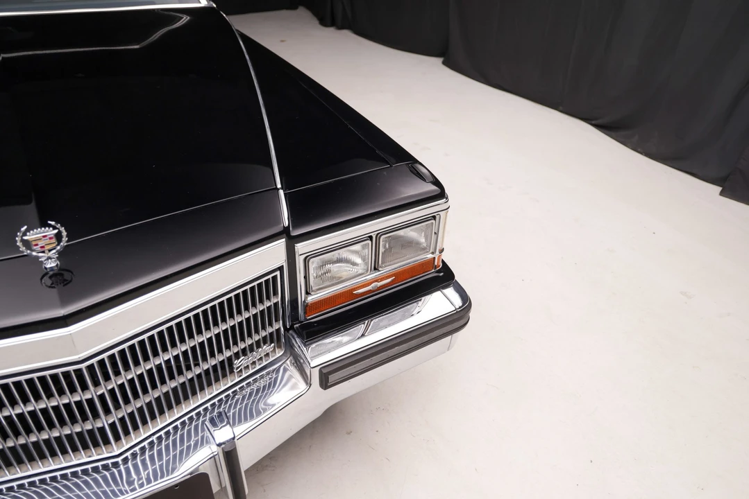 1989 Cadillac Brougham - Image 30 of 31