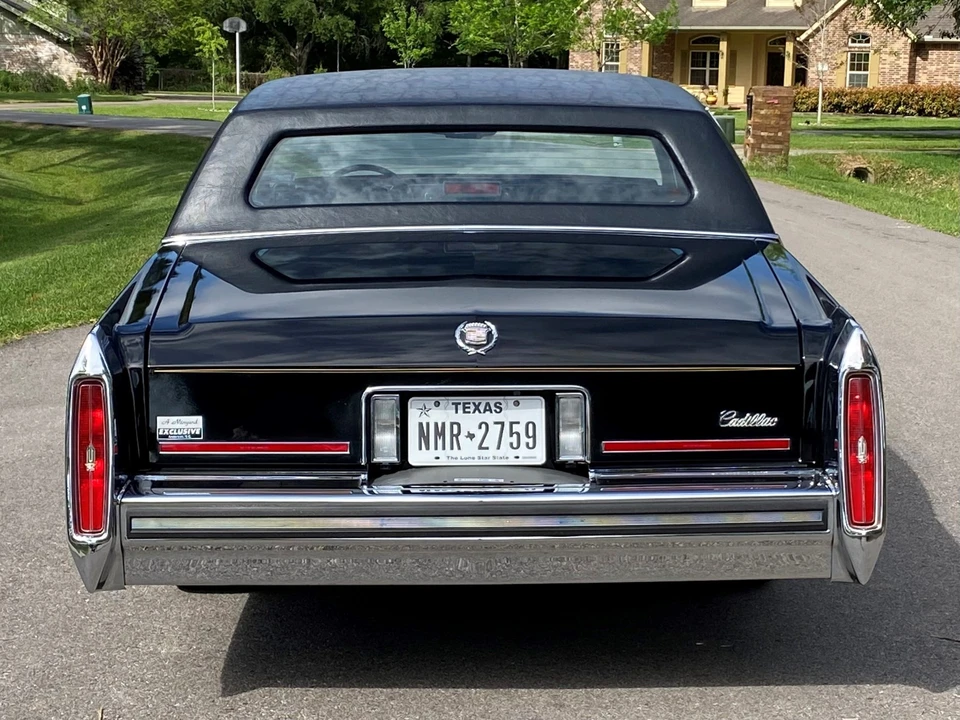 1989 Cadillac Brougham - Image 14 of 31