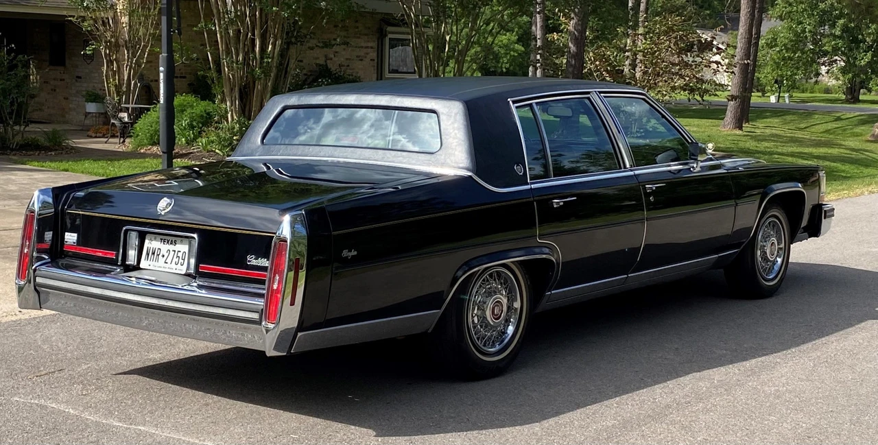 1989 Cadillac Brougham - Image 15 of 31