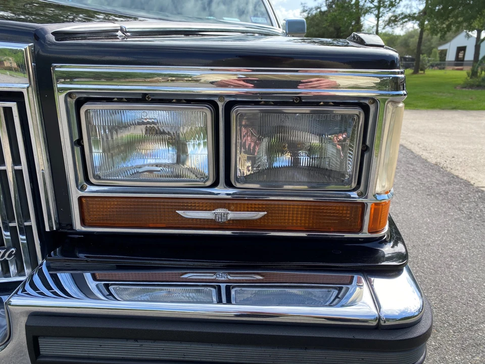 1989 Cadillac Brougham - Image 19 of 31