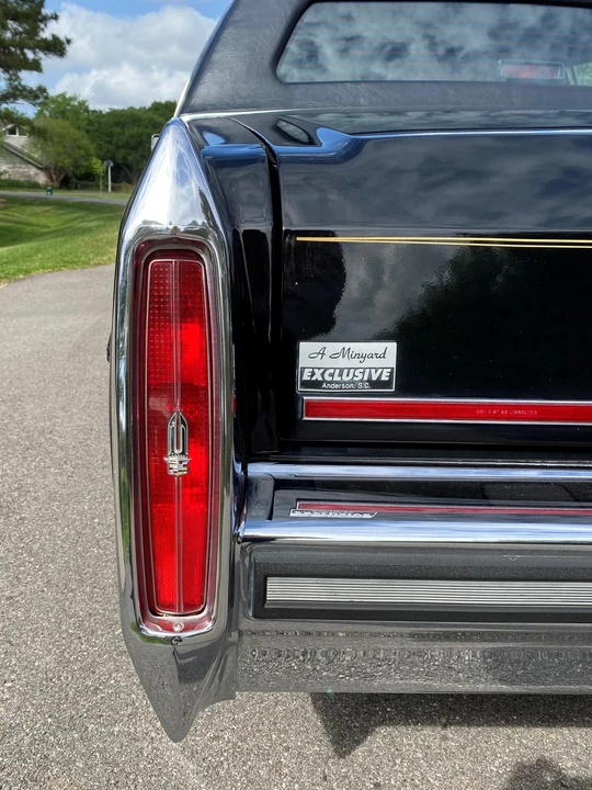 1989 Cadillac Brougham - Image 18 of 31