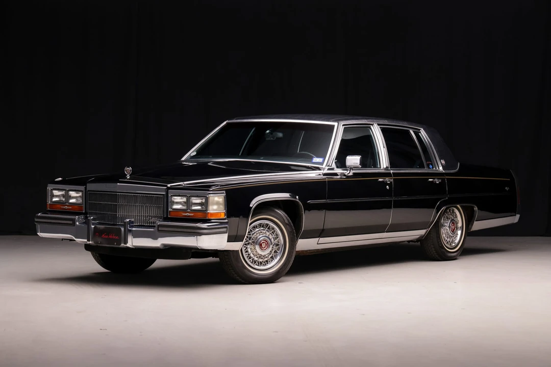 1989 Cadillac Brougham - Image 2 of 31