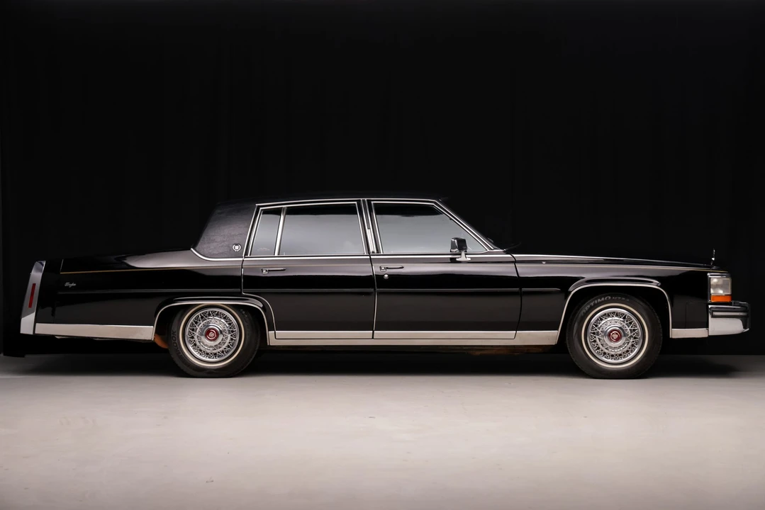 1989 Cadillac Brougham - Image 10 of 31