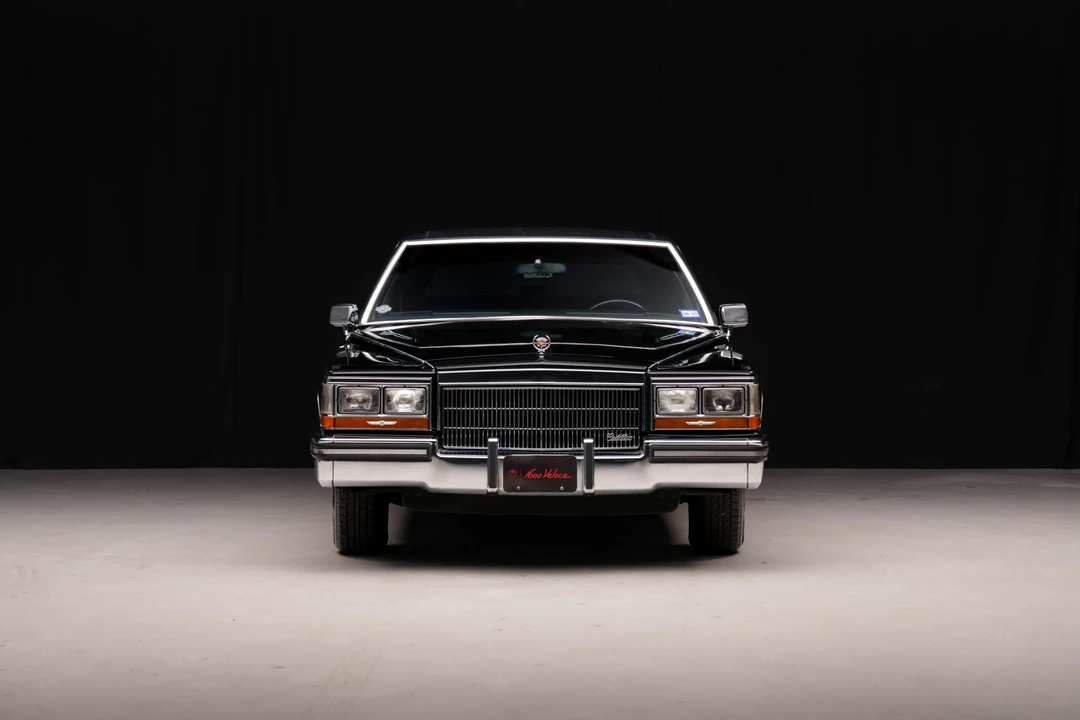 1989 Cadillac Brougham - Image 13 of 31