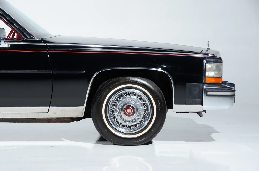 1989 Cadillac Brougham - Image 27 of 31