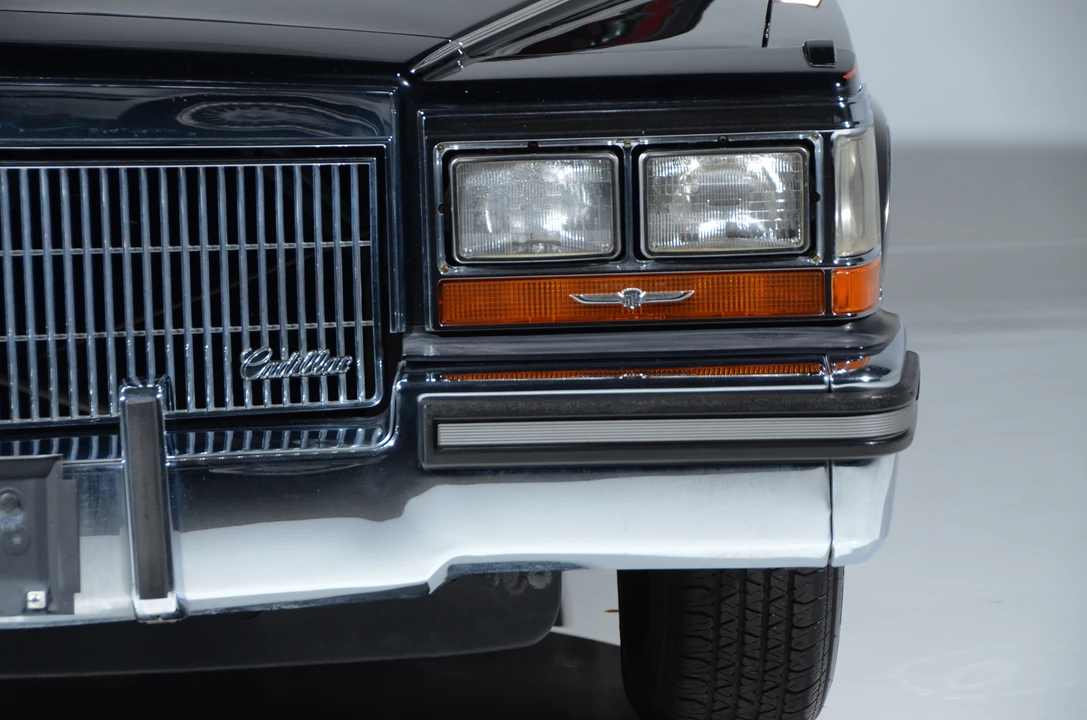1989 Cadillac Brougham - Image 20 of 31