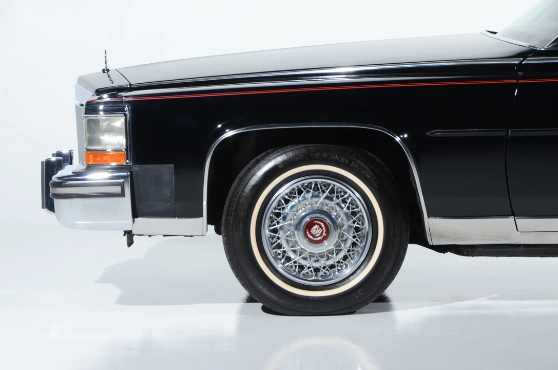 1989 Cadillac Brougham - Image 22 of 31